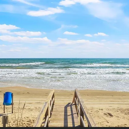 Beachfront Retreat! 3 Steps To Walkover!